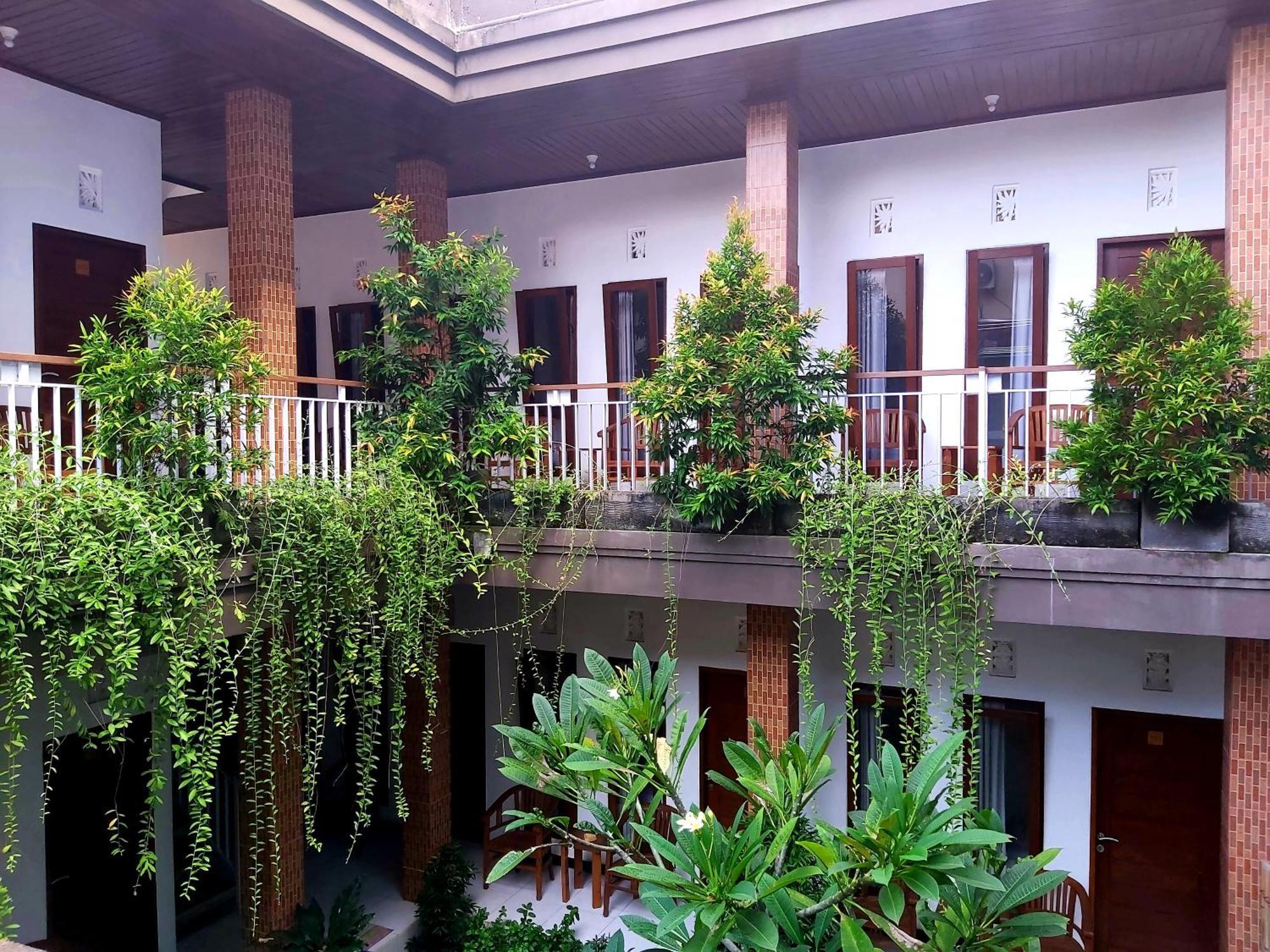 Genta House Hotel Kuta  Exterior photo